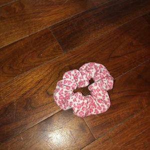 Brandy Melville pink cheetah scrunchie